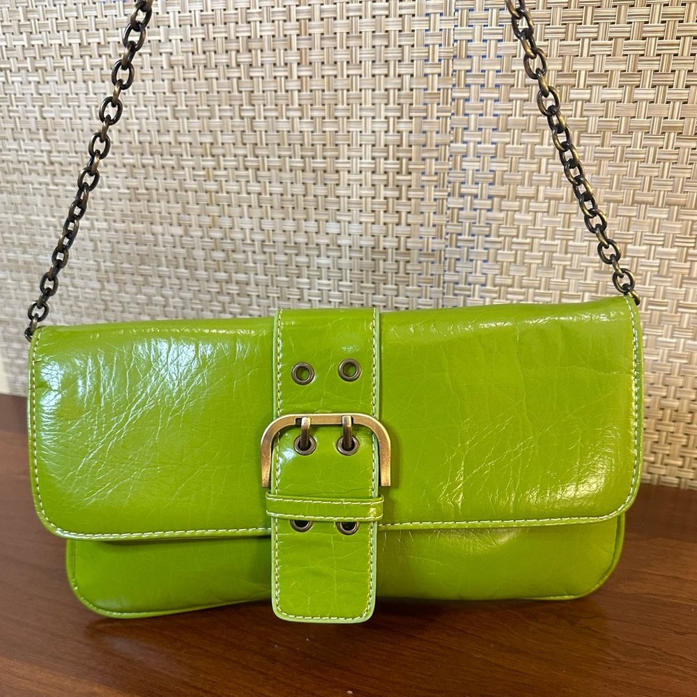 🌟3xHP🌟Bright Spring Green Faux Leather Convertible Clutch On Chain by Shiraleah